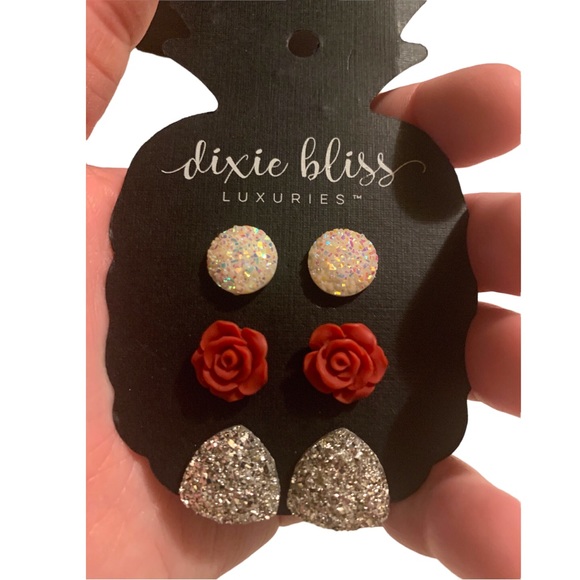 Dixie Bliss Earrings Silver White Sparkly Roses New - Picture 2 of 5